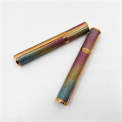 Máscara de pestañas verde y negra